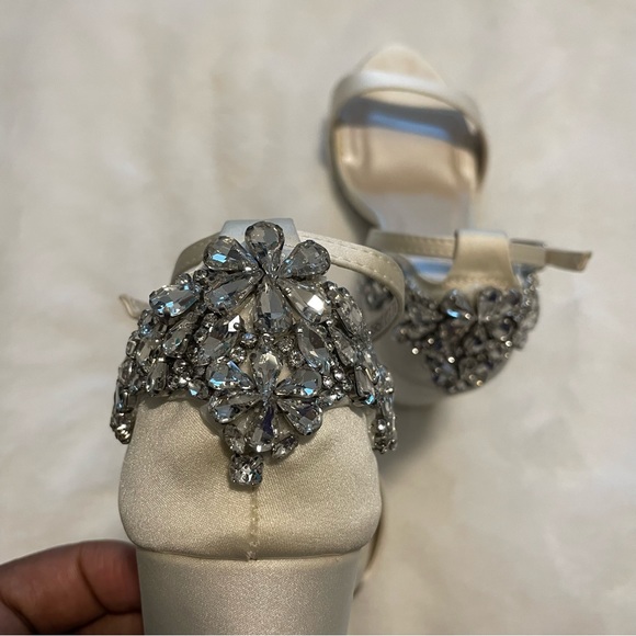 🔥 Crystal Embroidered Satin Platform Heel - Picture 8 of 8